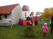Převlékáme čarodějnici za Obří Halloweenskou mrkvodýni